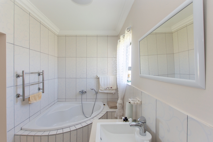 5 Bedroom Property for Sale in Myburgh Park Western Cape